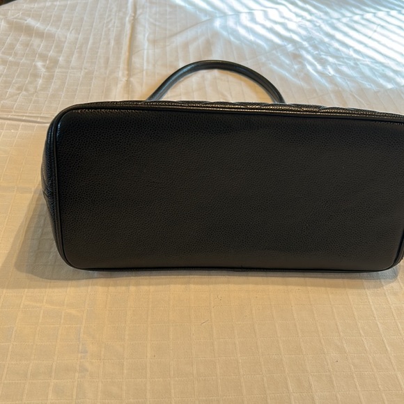 Chanel medallion tote - Picture 3 of 8